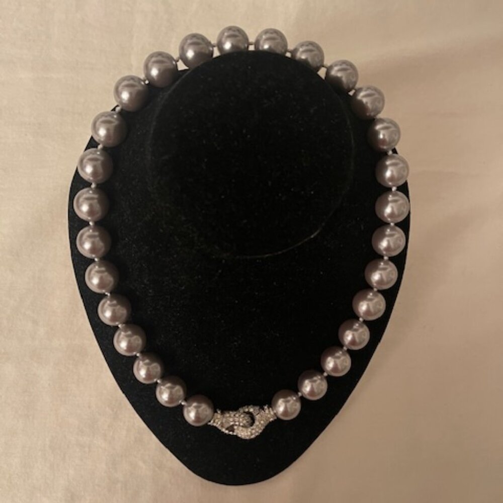 Large  beautiful faux black pearls necklace with 8" drop